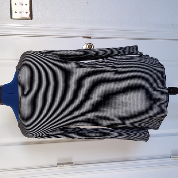 Cable and Gauge M tunic top pockets! NWOT - Picture 3 of 5